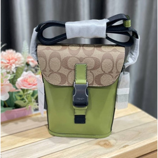 พร้อมส่ง แท้ 💯% Track Small Flap Crossbody สะพายข้างขาย