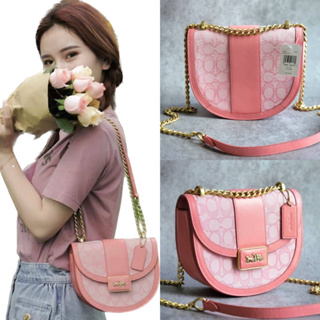 🎀(สด-ผ่อน) กระเป๋า 7.5 นิ้ว Shop C3921 Alie Saddle Bag In Signature Jacquard