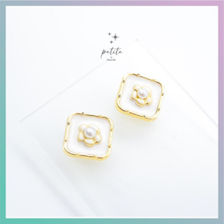 [petite by PRAKYRE] Porcelain Earring - ต่างหูสุดเก๋ลายเครื่องเคลือบแบบยุโรปรูปดอกไม้ ตกแต่งด้วยมุก แบบมินิมอล