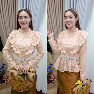 SOF เสื้อลูกไม้ ผ้านำเข้าเป็นผ้านิ่ม ใส่ไม่คัน อก S M L XL XXL สีครีม แขนยาว แบบประยุกต์ รุ่นจุ๋ย Blouse