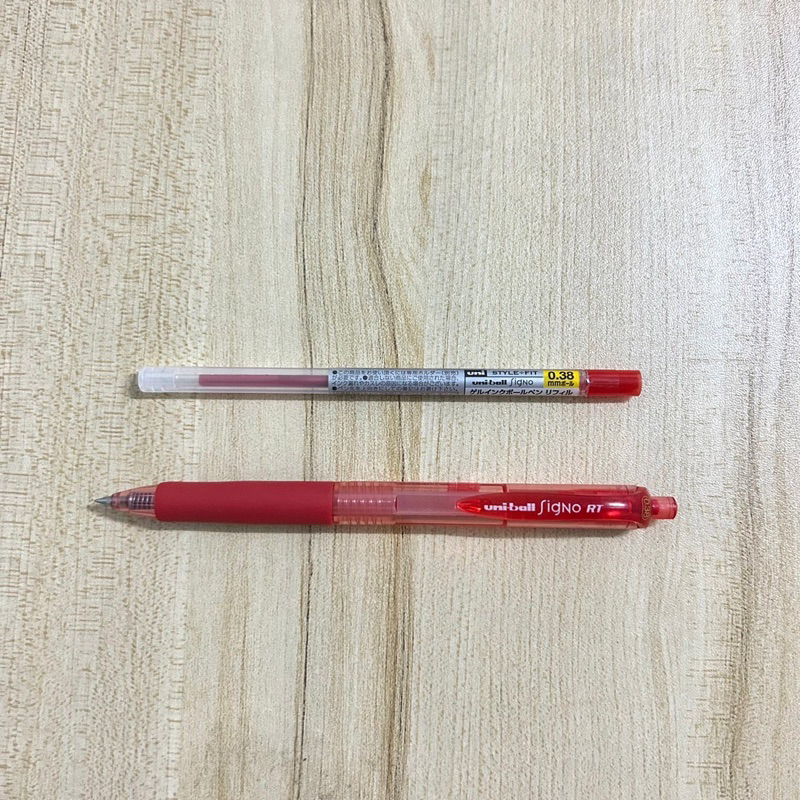 Uni ปากกาเจลสีแดง uni-ball signo, รีฟิล uni stylefit (มือสอง-รายละเอียดใต้โพสต์)