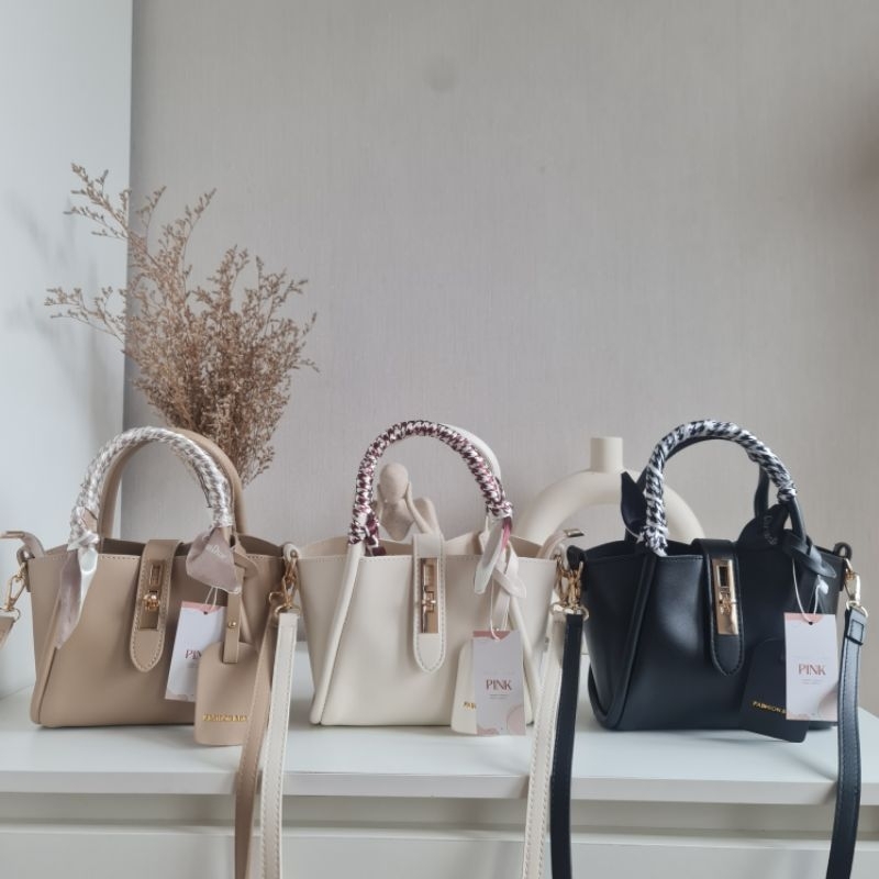 กระเป๋าแฟชั่นเกาหลีพร้อมส่ง lala bag จะ สะพายข้างหรือคล้องแขน ก็ได้ หนัง pu