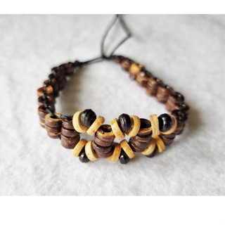 สร้อยข้อมือกะลา กำไลข้อมือ กะลามะพร้าว ข้อมือไม้ ลายดอกไม้ ผญ สีน้ำตาล เชือกผูก ปรับความยาวสั้น แนววินเทจ 30 ซม