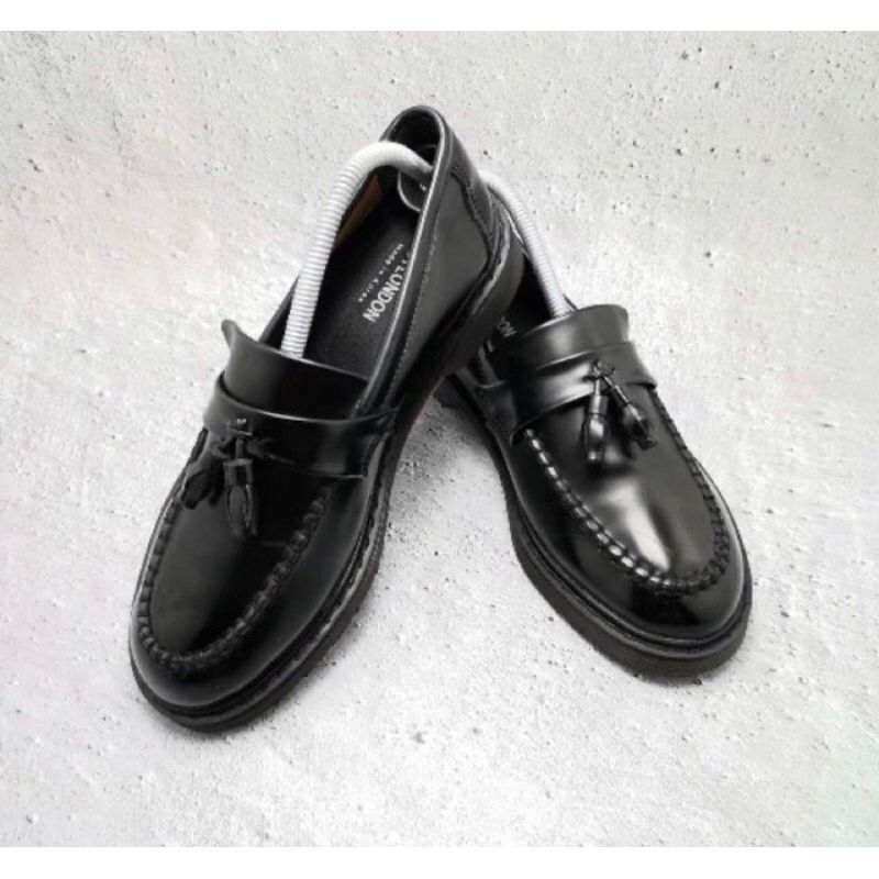 รองเท้าหนังวินเทจสีดำ BOYLONDON