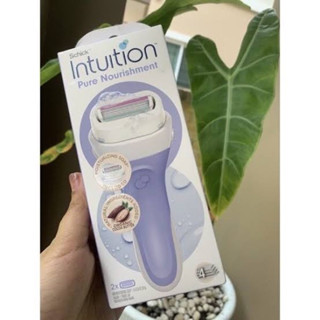 มีดโกนขน หัวสบู่ Schick Intuition โกนขนง่าย ทำให้ผิวดูเรียบเนียน ไม่เป็นตอ และมีกลิ่นหอมอ่อนๆระหว่างการโกนขน