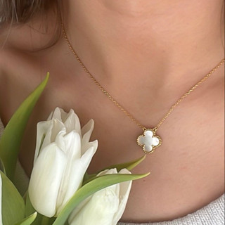 「 โค้ด ZJRP2 ลดทันที 45.- | ช้อปขั้นต่ำ 300.- 」Margarita Simply Elegance B/W Clover Pendant Necklace