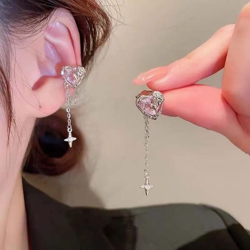🩷 ต่างหูหนีบหัวใจสีชมพูห้อยโซ่ • Pink crystal heart ear cuff