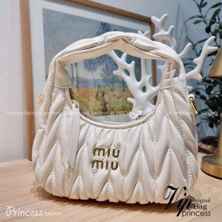 MIU-MIU WANDER MATELASSE MINI HOBO BAG ไอเท็มสับๆอีกหนึ่ง ที่ต้องมีใช้ได้แล้ว กับกระเป๋าถือ/สะพาย ทรงโฮโบ คิ้วท์สุด