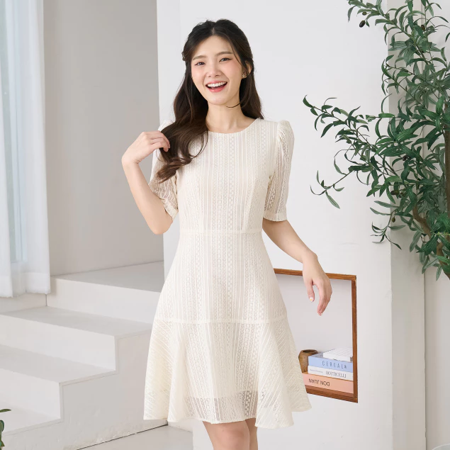 Lily Dress เดรสลูกไม้ เดรสสุภาพ เดรสขาว เดรสออกงาน งานบวช