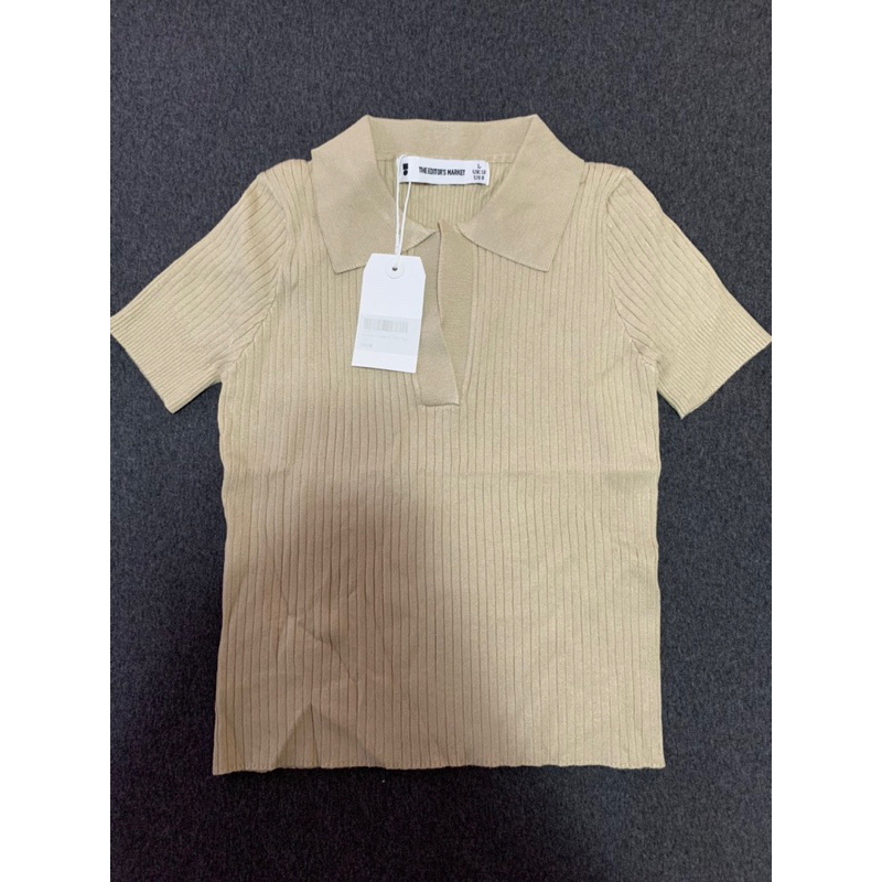 เสื้อครอป Knit คอปก สีเบจมือสอง ยี่ห้อ The Editor’s Market