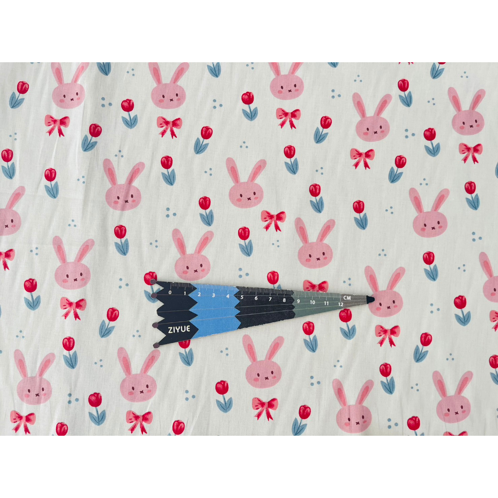 ผ้าคอตตอน poplin พิมพ์ลายกระต่าย ลายเด็กผู้หญิง ผ้าหน้ากว้าง 145 เซนติเมตร หรือ55 นิ้ว