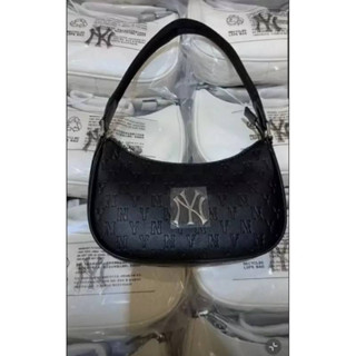 📢MLB พร้อมส่ง 🌈ของแท้💯% กระเป๋าMLB MONOGRAM EMBOSSED HOBO BAG กระเป๋าถือNY