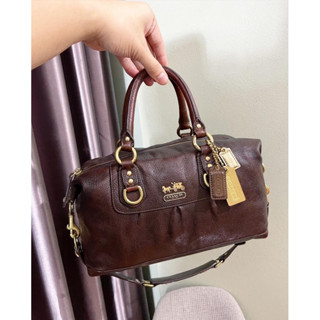 Coach  9/10 , 2 way handbag - shoulder bag  หนังแท้ทั้งใบ