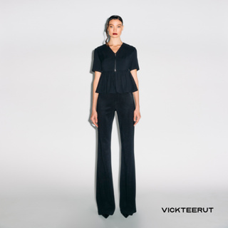 VICKTEERUT Re-Edition Short Sleeve Peplum Blouse with Front Zip Detail เสื้อแขนสั้น ตกแต่งระบาย ซิปหน้า