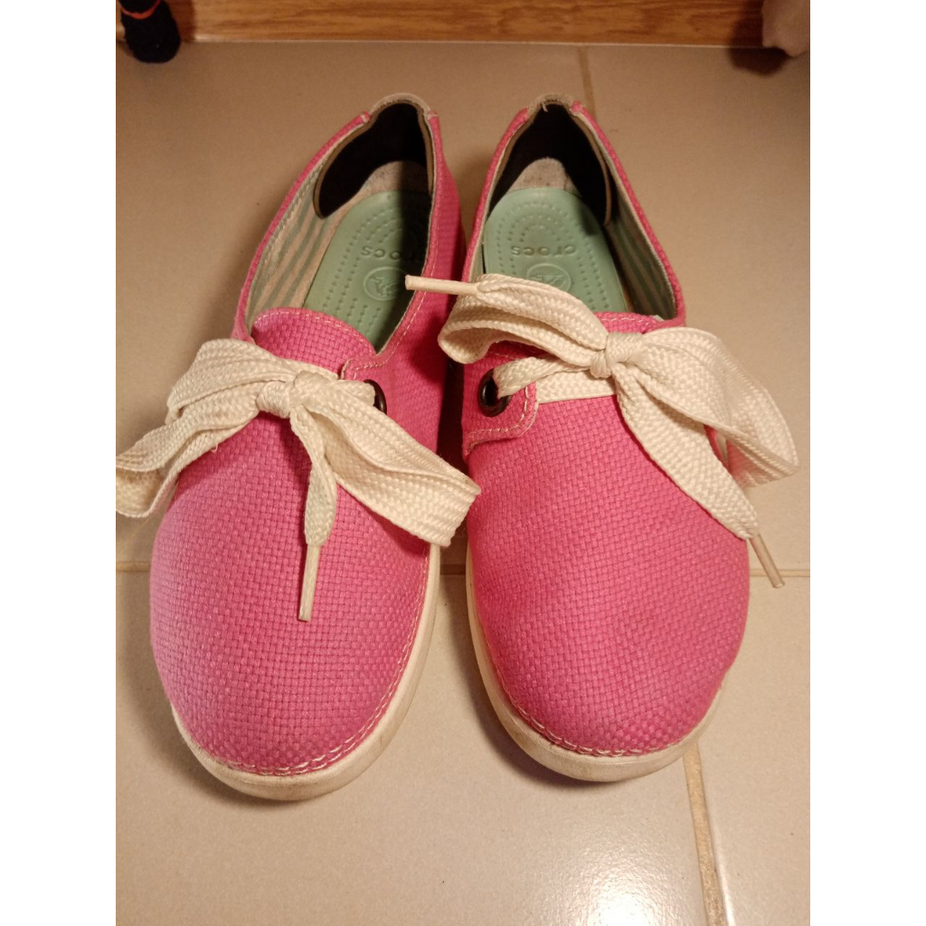 (ของแท้) รองเท้า CROCS มือสอง SIZE 8 🤩 💝 รองเท้าผ้าใบ สีชมพู-ขาว สวย น่ารัก  เบา ใส่สบาย จาก SHOP