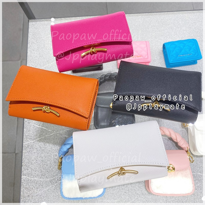 Charles &amp; Keith กระเป๋าสตางค์ Charles &amp; Keith รุ่น Huxley Metallic-Accent Front Flap Wallet : CK6-10770532