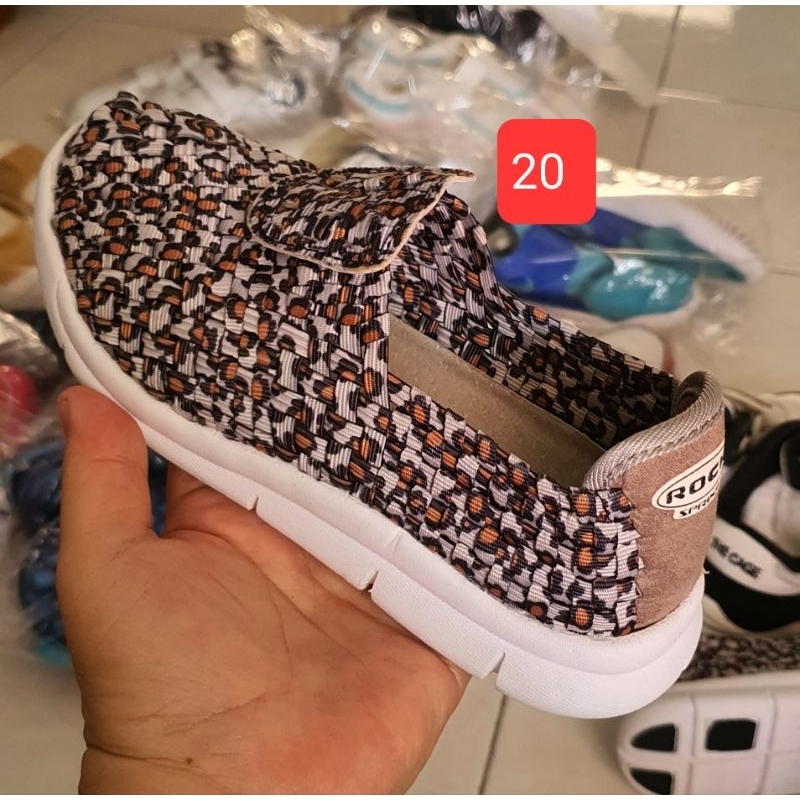 รองเท้าสวม ยาว 20 cm.