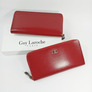 Guy Laroche กระเป๋าสตางค์ผู้หญิงใบยาว ซิปรอบ สีแดงเลือดนก หนังลาย ผิวเงา อะไหล่สีทอง ของแท้100%