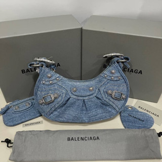 BALENCIAGA LE CAGOLE DENIM BAG กระเป๋าถือ สะพายไหล่ แบรนด์บาลองเซียก้า ผ้ายีนส์สีอ่อน size 9x5 นิ้ว