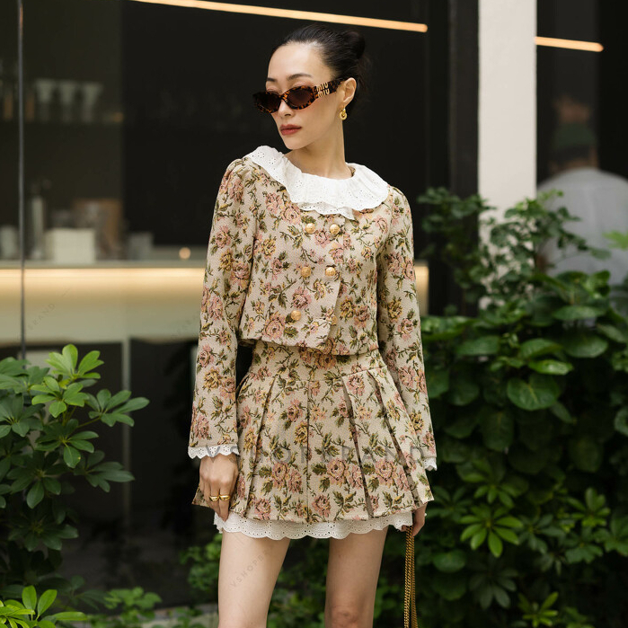พร้อมส่ง ชุดเข้าเซท เสื้อครอปแขนยาวผ้าทอลายดอก ปกลูกไม้ + กระโปรงผ้าทอจับจีบ งานป้ายvshop