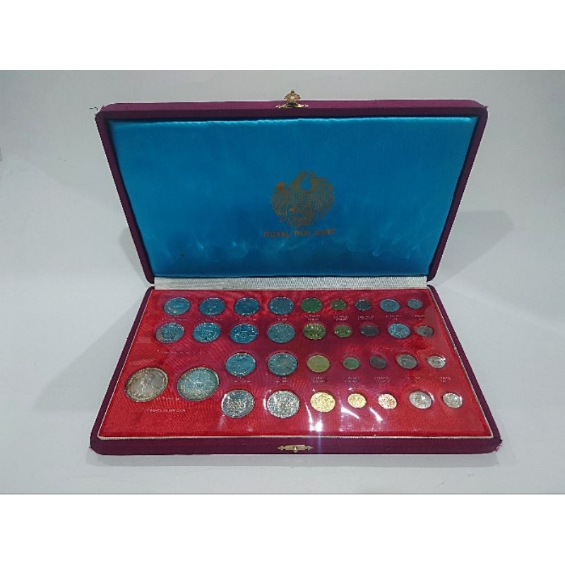 ชุดเหรียญกษาปณ์ 34 เหรียญ Royal Thai mint (มี 5 สตางค์ ดีบุก 2 เหรียญ ปี2500 หายาก) พร้อมกล่องผ้าไหม เดิมๆ จากกรมธนารักษ