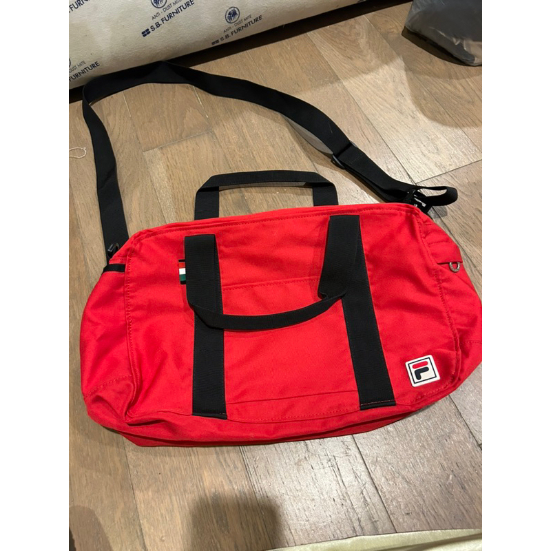 กระเป๋าสะพายข้างกันน้ำ FILA สีแดง