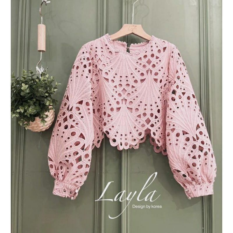 Layla เสื้อลูกไม้แขนยาวทรงครอป งานสวยสุดๆ