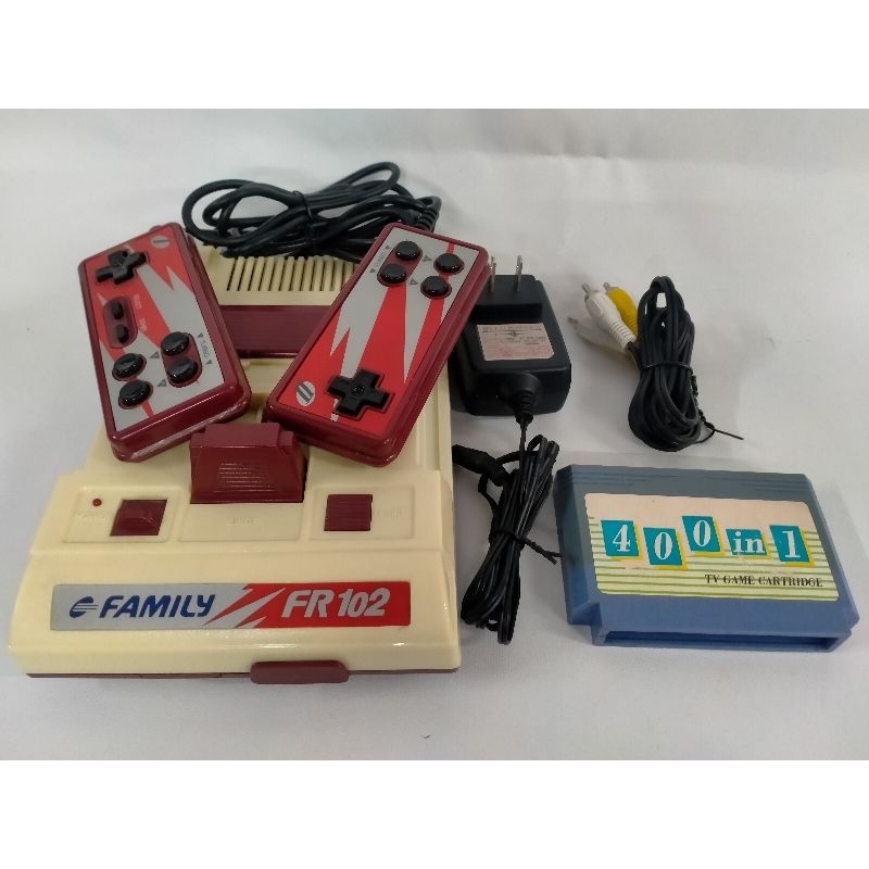 Family FR102 ขาวแดงแท้งานไทย ชุดไฟไทยพร้อมเล่น แถม 400 in 1 เกม เกมรวมๆทั่วไป มีเกมคอนท่า ระบบAV ต่อ