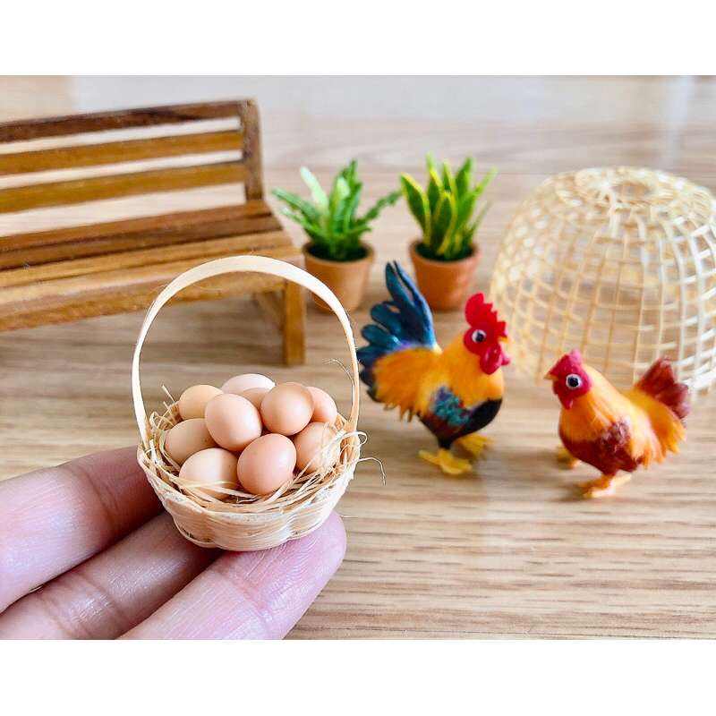 ดินปั้นไข่ไก่จิ๋ว ไข่เป็ดจิ๋ว ไข่เยี่ยวม้าจิ๋ว ขนาด 7-8 mm. งานละเอียดสีเหมือนจริง  (ราคา/ชุด ไม่รวมตะกร้า)