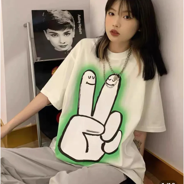 พร้อมส่ง เสื้อยืดผู้หญิงน่ารักๆ oversize เสื้อผ้าแฟชั่นเกาหลี เสื้อโอเวอร์ไซส์ผู้หญิง ลายวินเทจไซส์ใหญ่ สีขาว ใส่สบาย thumbnail 3