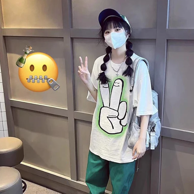 พร้อมส่ง เสื้อยืดผู้หญิงน่ารักๆ oversize เสื้อผ้าแฟชั่นเกาหลี เสื้อโอเวอร์ไซส์ผู้หญิง ลายวินเทจไซส์ใหญ่ สีขาว ใส่สบาย thumbnail 7