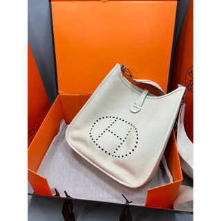 กระเป๋าสะพาย evelyne Size 28 cm