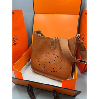 กระเป๋าสะพาย evelyne Size 28 cm