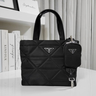 มาใหม่กับกระเป๋าถือ ทรงยอดฮิต จากงานพรีเมี่ยมกิ้ฟจากแบรนด์ PRADA