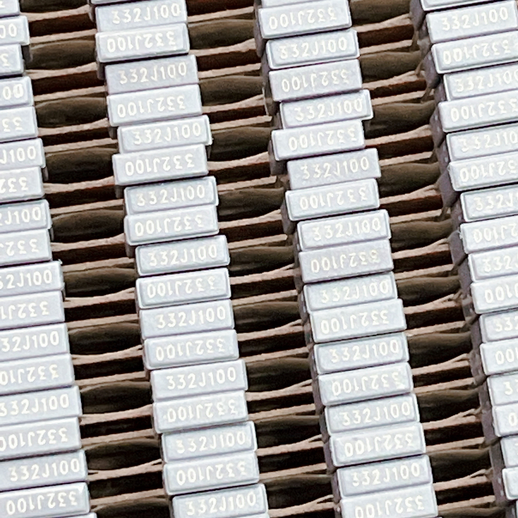 [จำนวน 100ตัว] C. Poly โพลี 100v. ตัวสีเทา ค่า 332 , 332J100