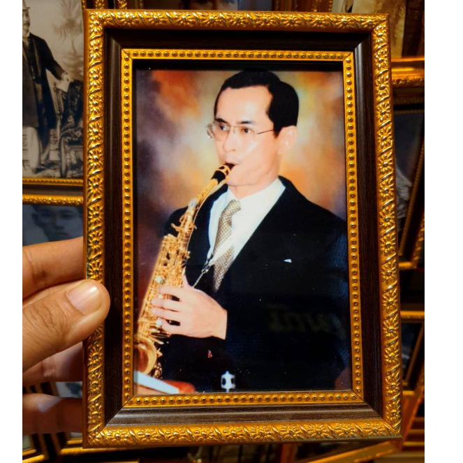 กรอบรูป รัชกาลที่ 9 ขนาด13x19 ซม.