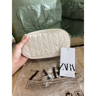 กระเป๋า Zara ลดหนักมากกก งานป้ายzara รูปสุดท้ายงานจริงค่ะ ป้าย 1490 ค่า คุ้มมากกก ขนาด : 33*30.5*11.5 มี 2 สี : ขาว ดำ