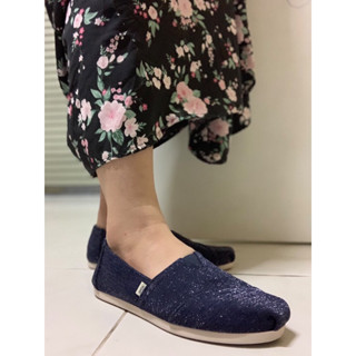 ส่งต่อรองเท้า TOMS สลิปออน รุ่น Alpargata Seasonal Navy Glimmer สภาพ 90-95% เบอร์ 37 ใหม่เอี่ยมม