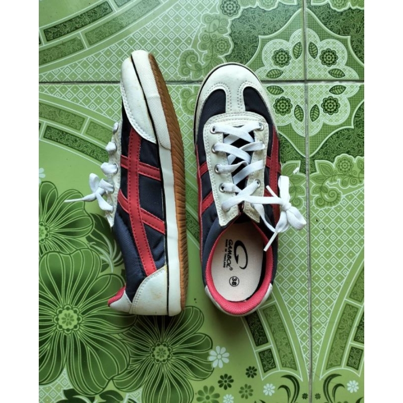 รองเท้าผ้าใบ Gambol เบอร์ 38