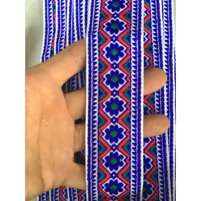 ริบบิ้นผ้าระบาย งานปักลาย ลายสวย สีแดง ขนาด1.5นิ้ว เนื้อดี สีสวย แบ่งขาย ห่อ2เมตร