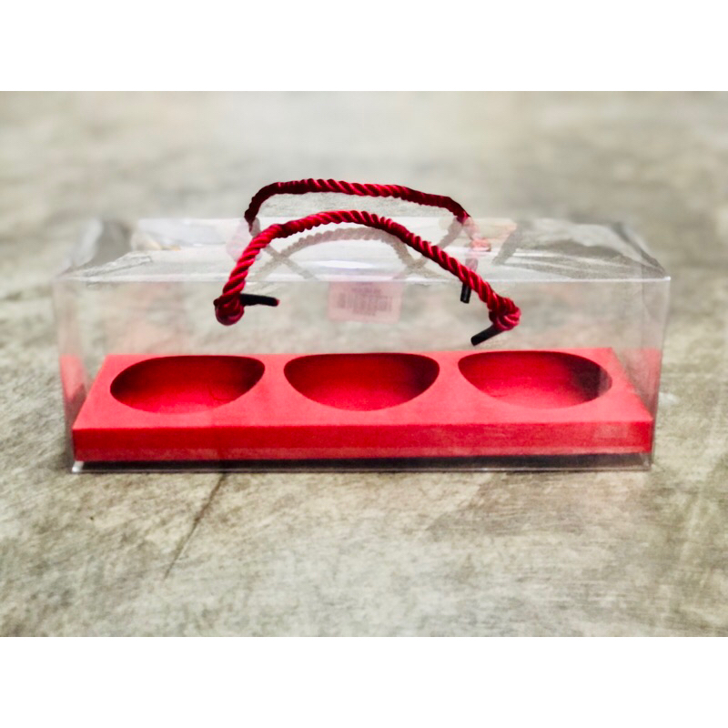 กล่องพลาสติกใส ฐานเจาะกลม 3รู สีแดง(5ชิ้น) ขนาด22.5 x8x สูง 8 ซม. / เส้นผ่าศูนย์กลางรู 6.5 ซม.