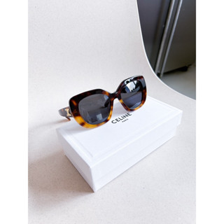 Celine Triomphe 06 CL40226U Sunglasses กรอบ Acetate ของแท้พร้อมประกัน 1 ปี