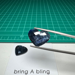 Natural  Sapphire น้ำหนัก 18.6 ct (15.2x17x4),(14.2x17x3.8)mm พลอยแซฟไฟร์ ศรีลังกา พลอยดิบ เจียระไนเล่นไฟสวยงามมาก