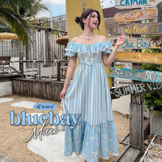 R30 Bluebay : Maxi Dress เดรสยาวปาดไหล่แต่งระบายและขอบลูกไม้สีขาว