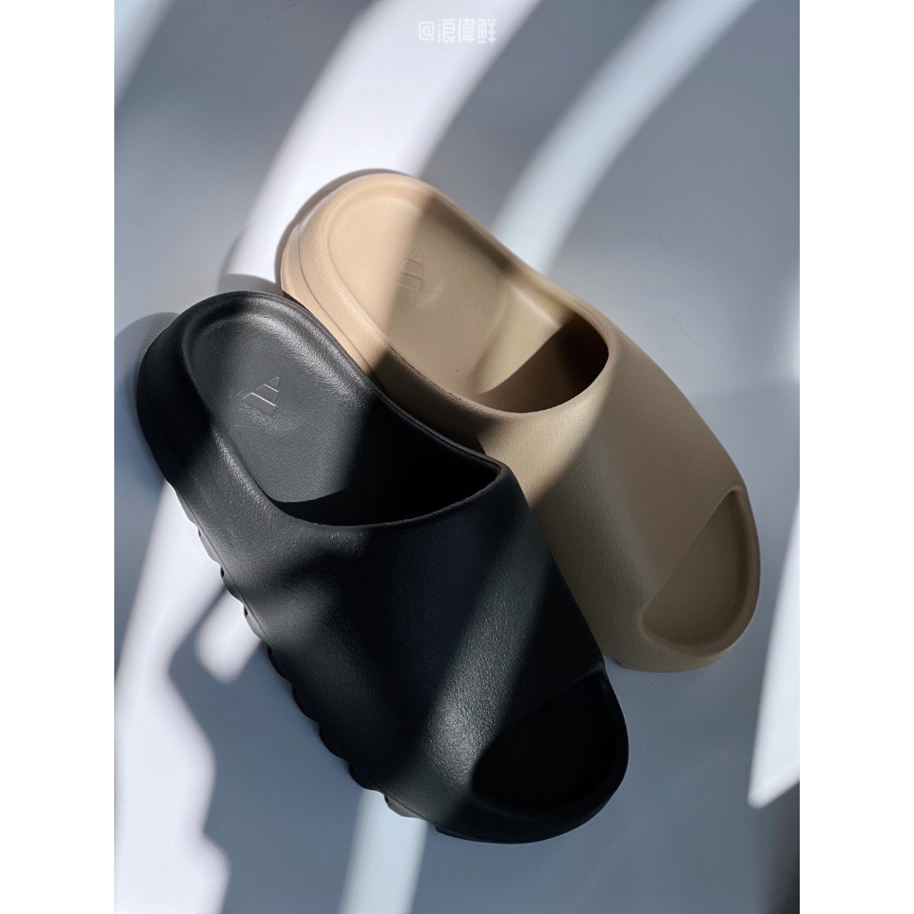 ของแท้ 100 % Adidas Yeezy Slide รองเท้าแตะ