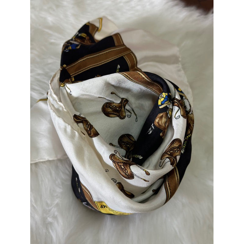 ผ้าคลุมไหล่ longchamp มือสองของแท้