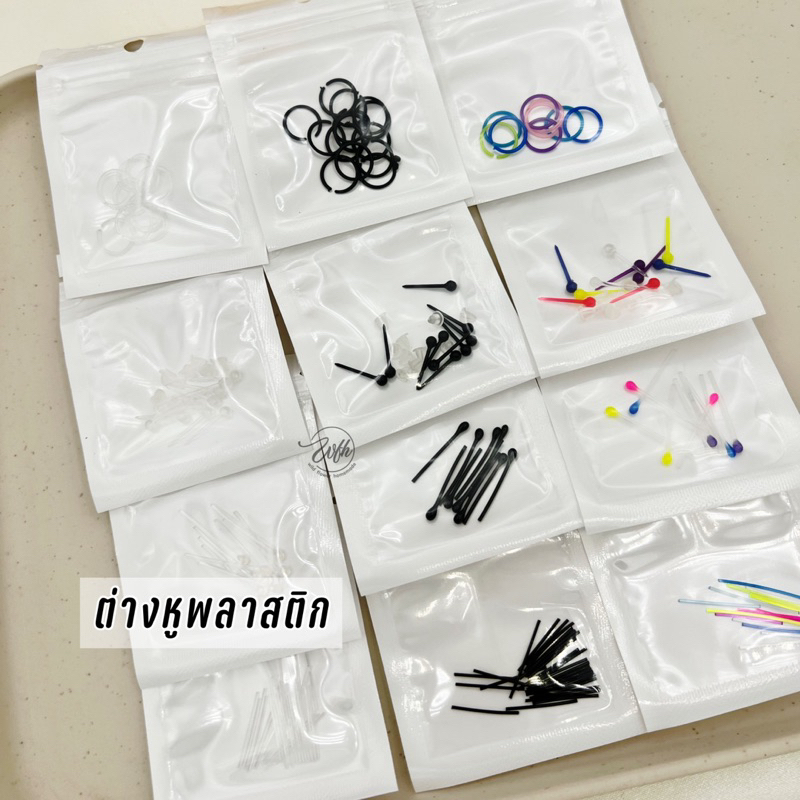 WFH ต่างหูพลาสติกแบบก้านและห่วง ใส่กันตัน