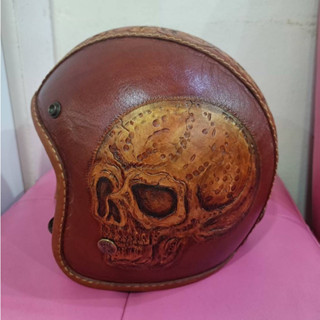 ส่งฟรี!!! หมวกกันน็อคหนังแท้ฟอกเข้ม แกะลายเพ้นท์รูปกะโหลก skull leather helmet