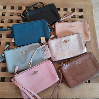 คล้องมือ 2 ซิป coach แท้ มือหนึ่ง ตำหนิเบา COACH DOUBLE CORNER ZIP WRISTLET IN PEBBLE LEATHER  #F66505