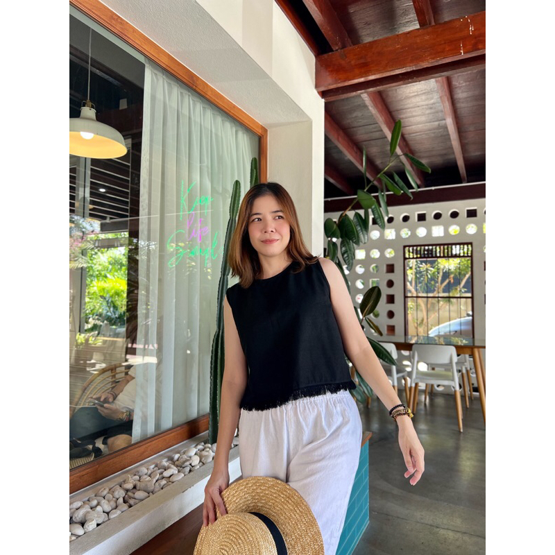 เสื้อผ้าฝ้ายแขนกุดแต่งชายพู่